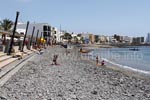 The beach of Arinaga either offers advantages and disadvantages. Stones are not everybody's cup of tea but therefore one can extend the towel on the stairs of the boardwalk and still having a lot of space all around.