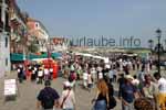 Tourist-hype at the boardwalk Riva Degli Schiavoni